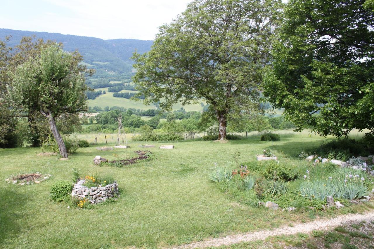 Chez Louve Bleue Bed & Breakfast Hotonnes Exterior photo